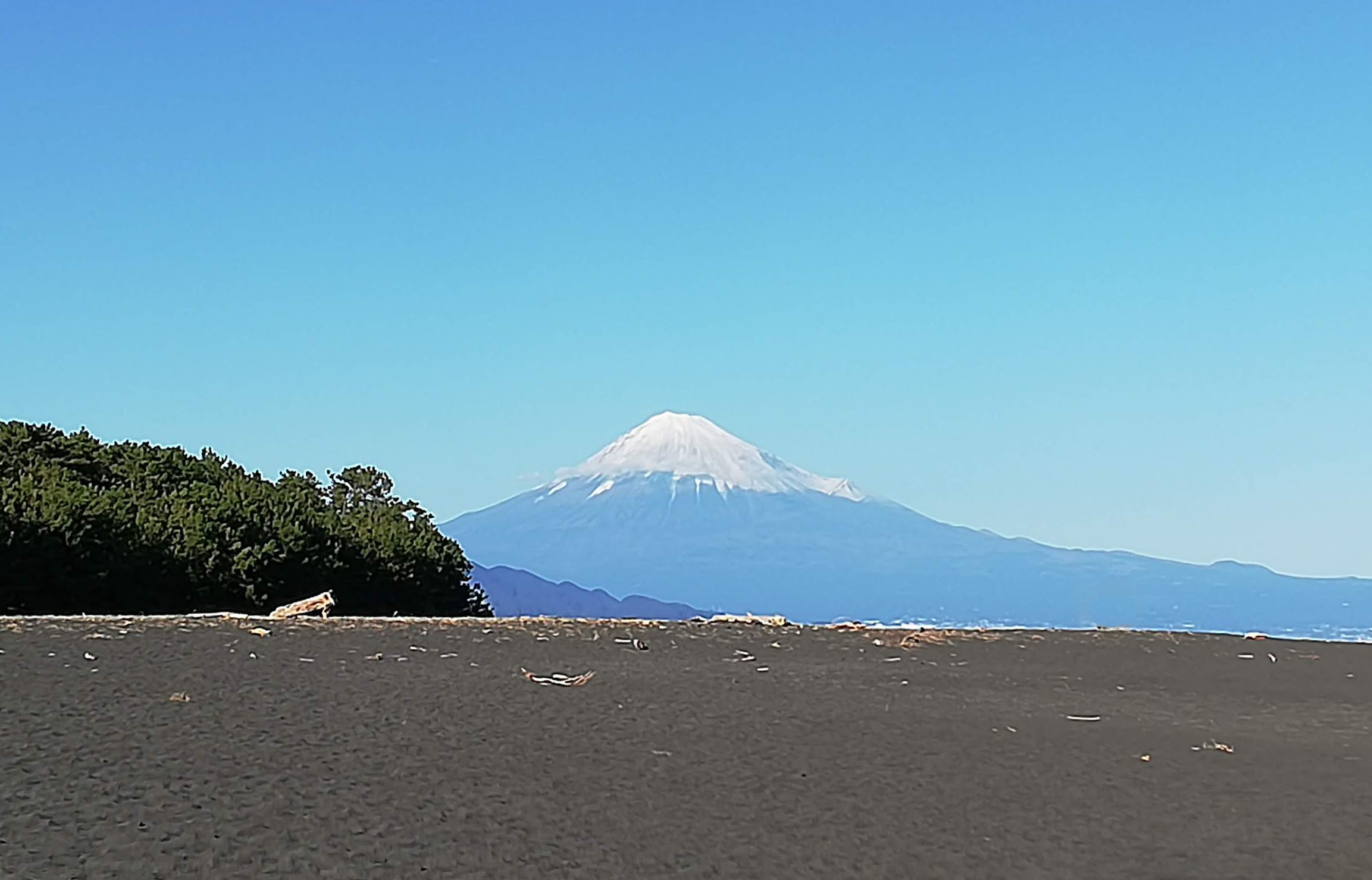 三保松原からみる富士山2018-10